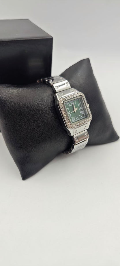 GÜMÜŞ RENK İÇİ SİYAH BAYAN SAATİ