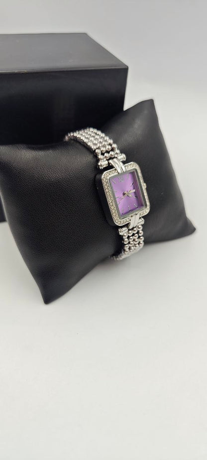 GÜMÜŞ RENK İÇİ MOR BAYAN SAATİ