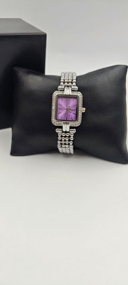 GÜMÜŞ RENK İÇİ MOR BAYAN SAATİ