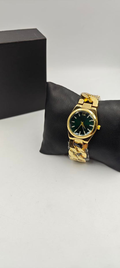 GURME GOLD İÇİ SİYAH BAYAN SAAT