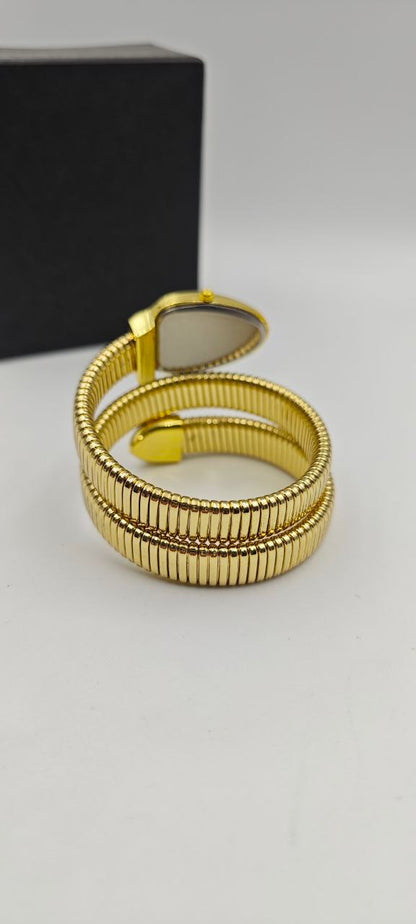 BAYAN YILAN MODEL SAAT