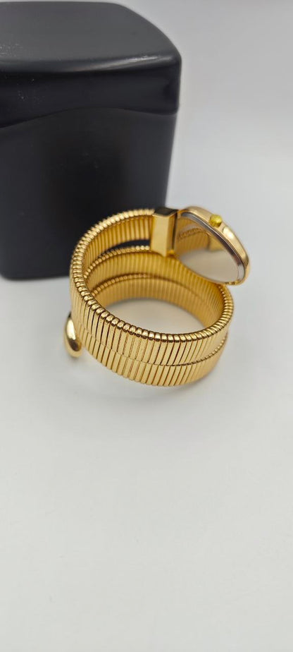 YILAN GOLD İÇİ KIRMIZI BAYAN SAAT