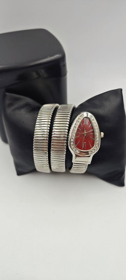 YILAN GRİ İÇİ KIRMIZI BAYAN SAAT